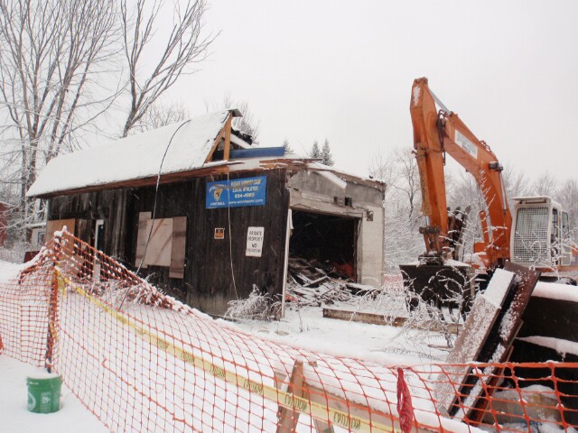 Ernie's Garage demolition - side is down; front is still standing